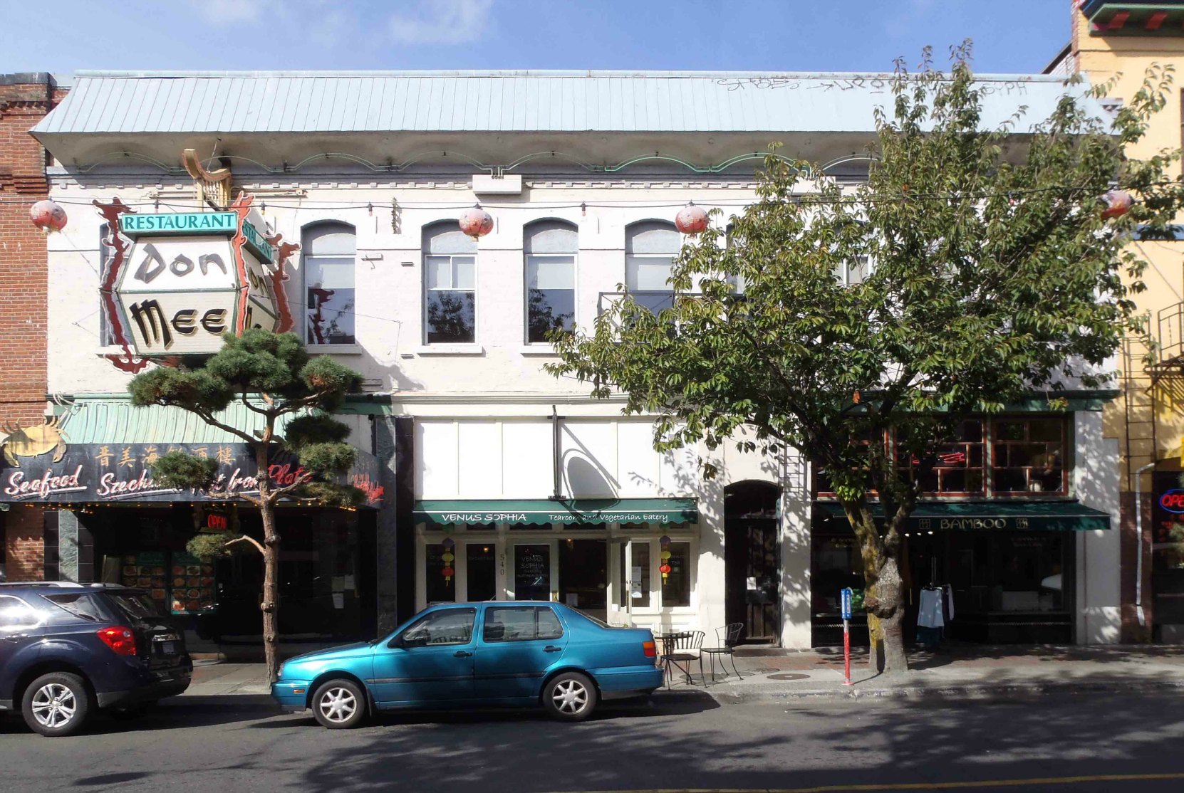 On Hing Building, 538-544 Fisgard Street, built in 1891 (photo by Victoria Online Sightseeing Tours)