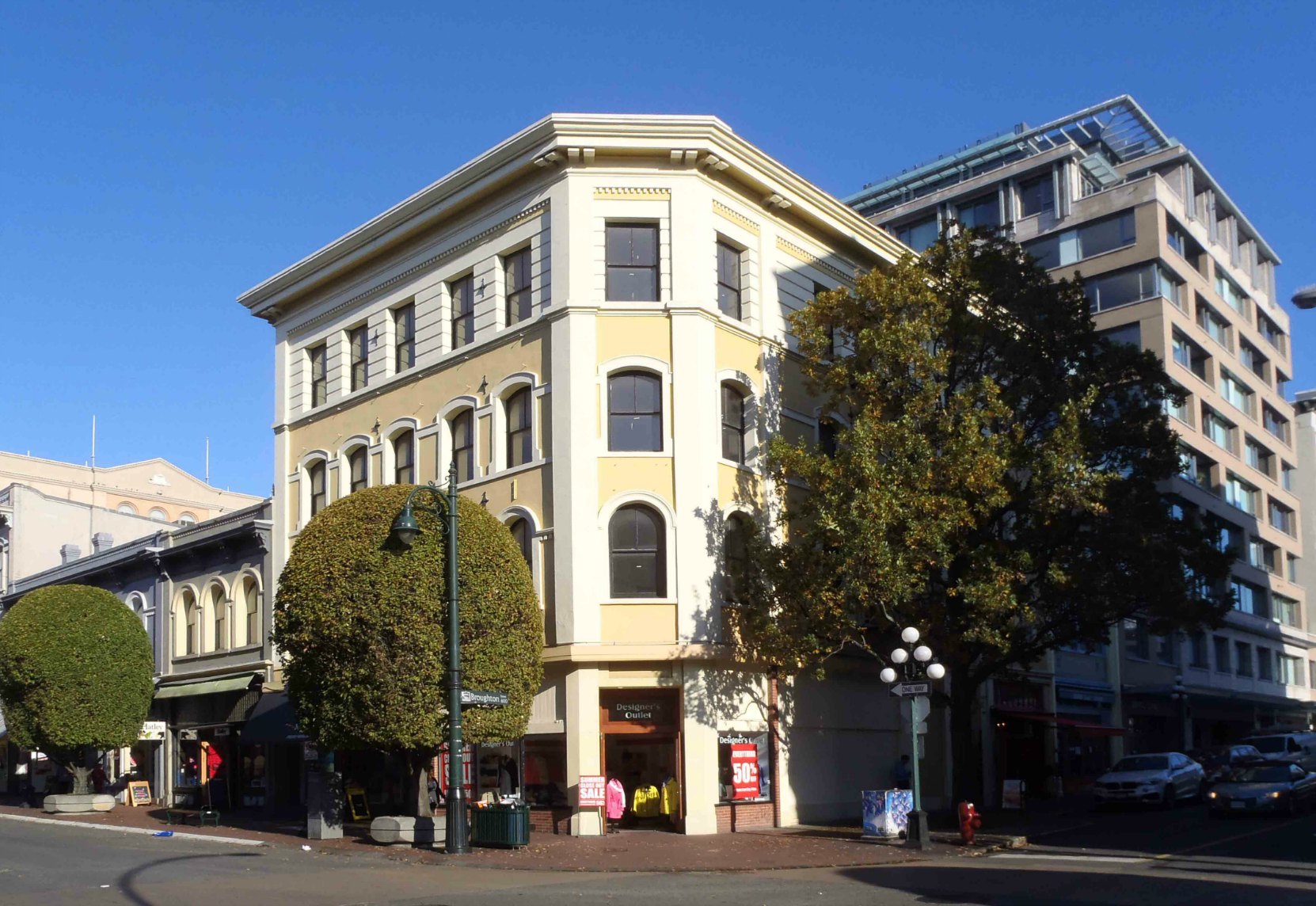 The Hamley Building, 1001-1005 Government Street and 602 Broughton Street. Built in 1885. (photo by Victoria Online Sightseeing Tours)