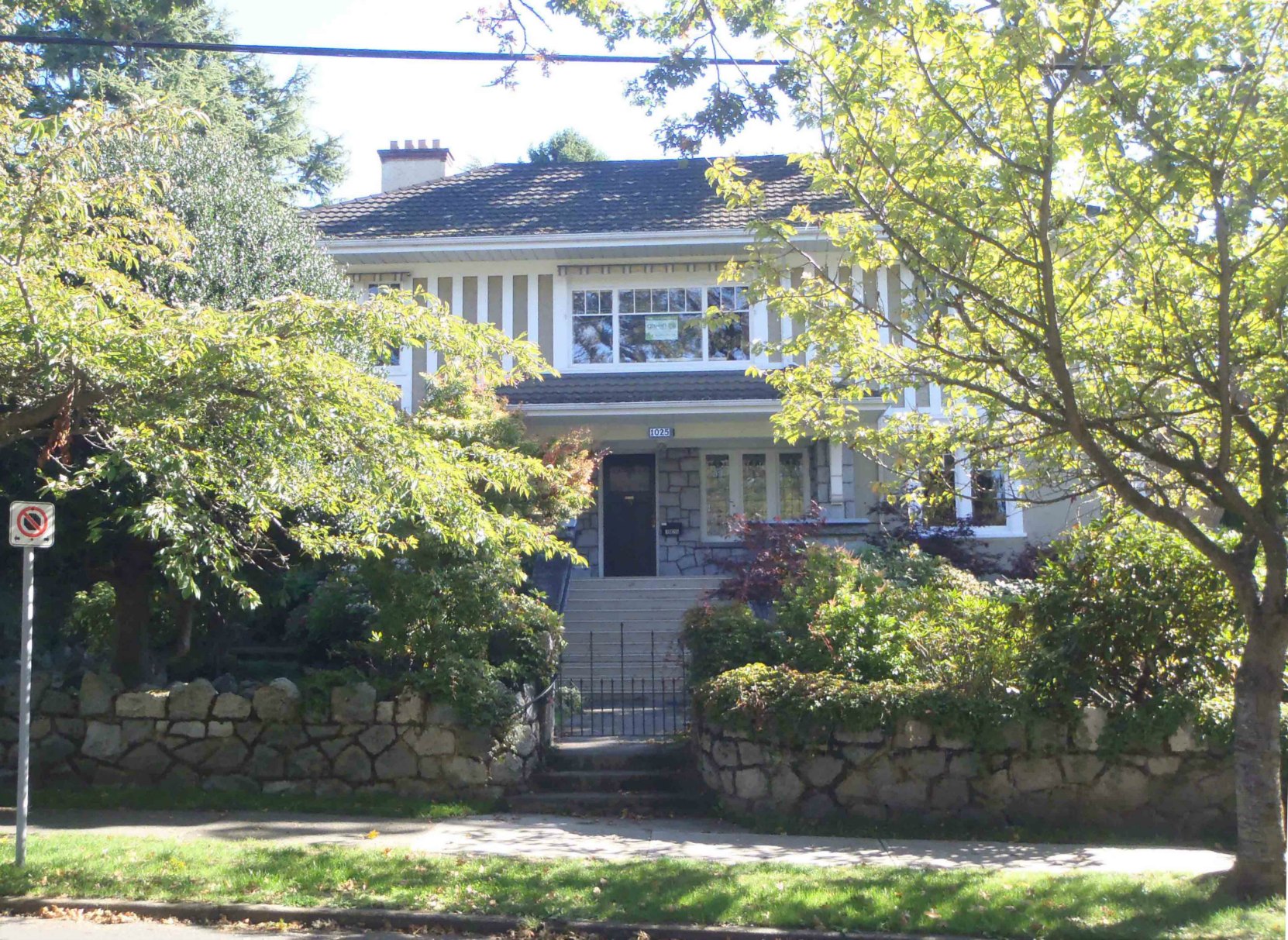1025 Moss Street, designed by architect Samuel Maclure in 1912-13 for George and Josephine Rishardson