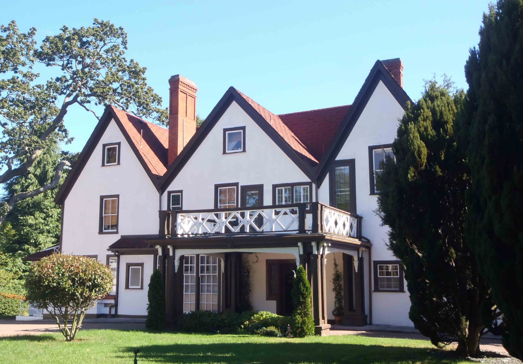 1462 Rockland Avenue, Originally the Barnard family home, known as "Duvals"