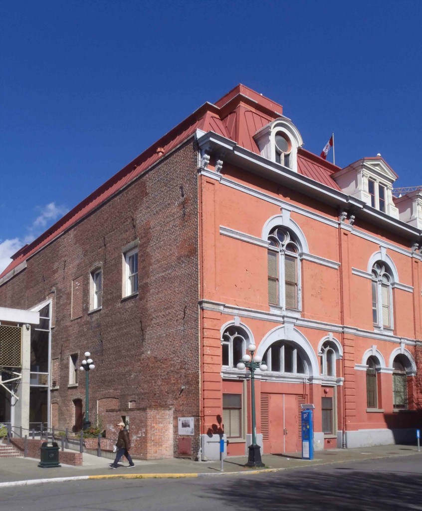 Part of the 1881 addition to Victoria City Hall showing the arch outlining the fire hall entrance (photo by Victoria Online Sightseeing Tours)