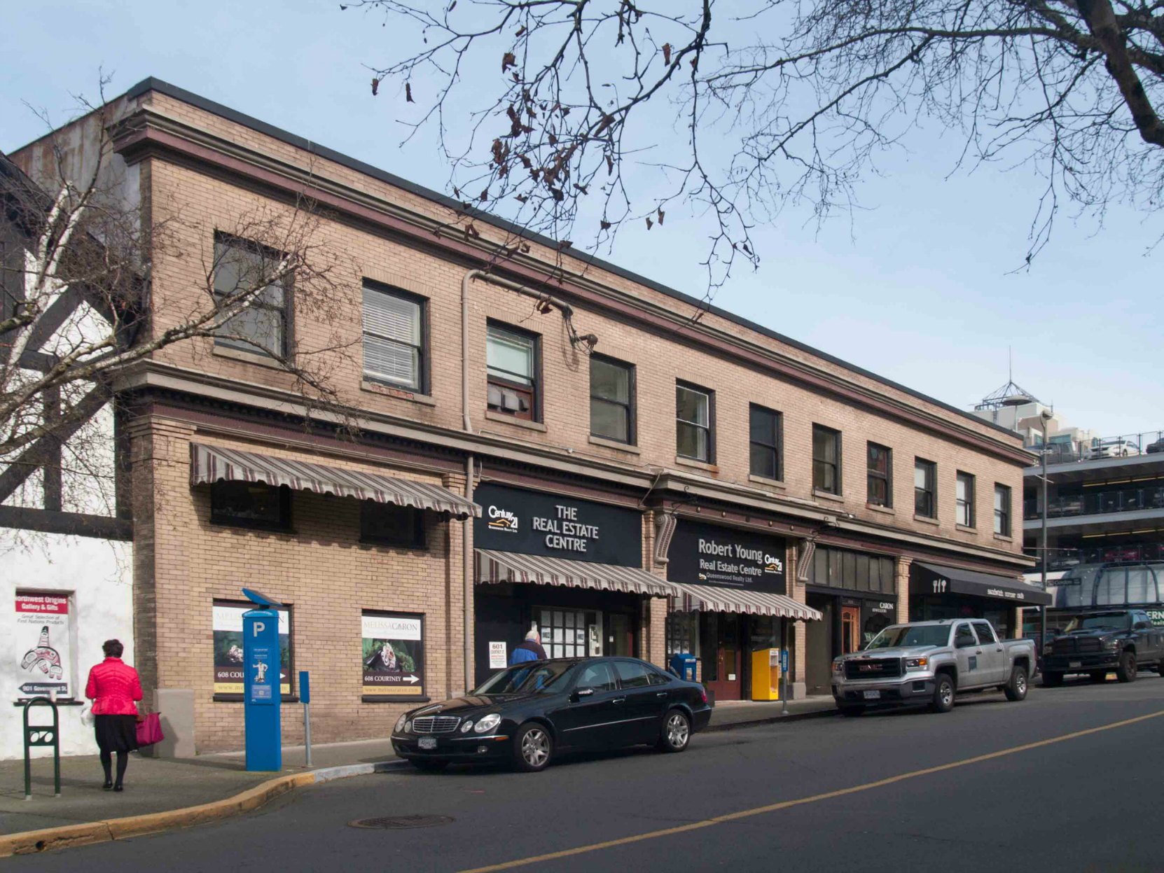 600-610 Courtney Street was built in 1913 as an addition to the Windsor Hotel at 901-905 Government Street