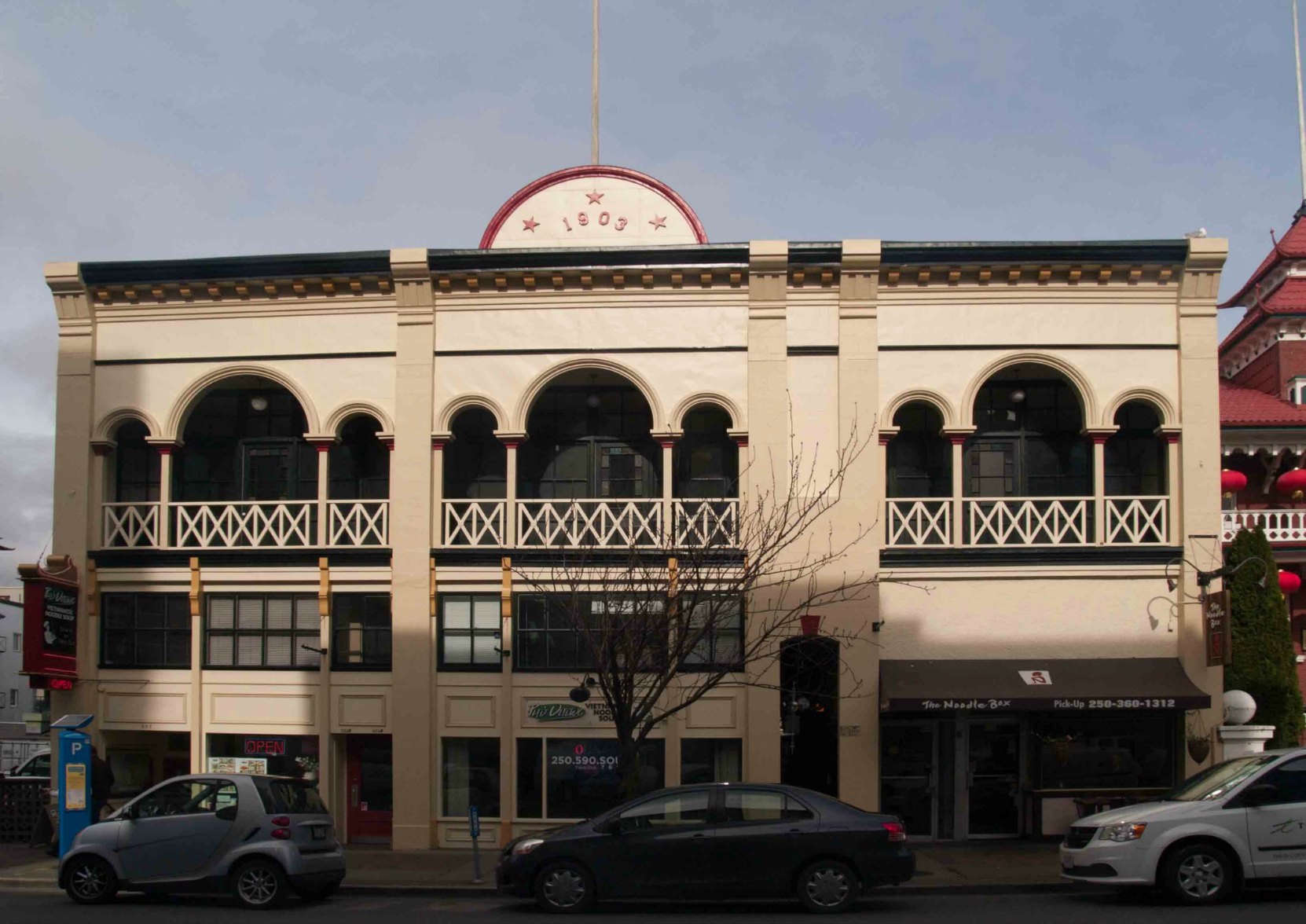 Gee Tuck Tong Building, 622-626 Fisgard Street. Built in 1903 for the Gee Tuck Tong and the Yee Fung Toy Tong. (photo by Victoria Online Sightseeing Tours)