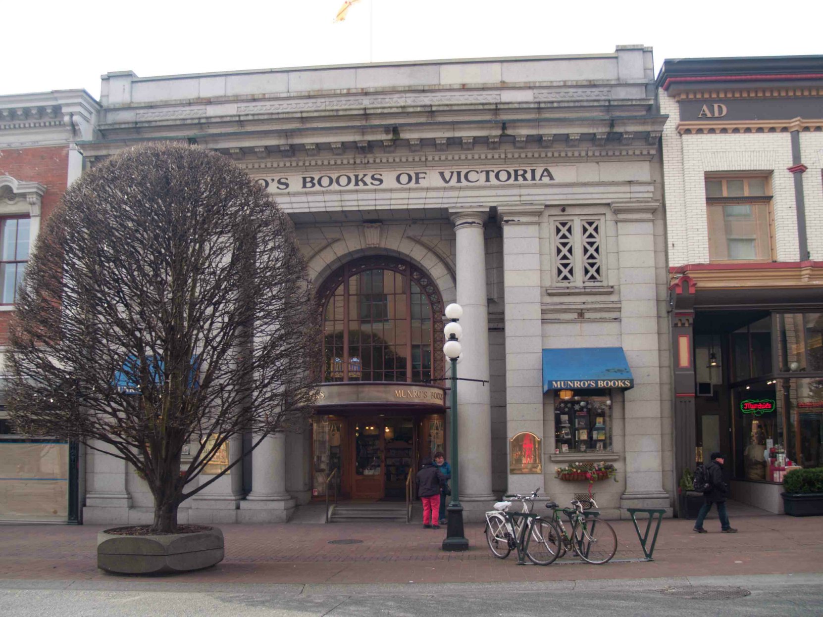 Munro's Books, 1108 Government Street (photo by Victoria Online Sightseeing Tours)