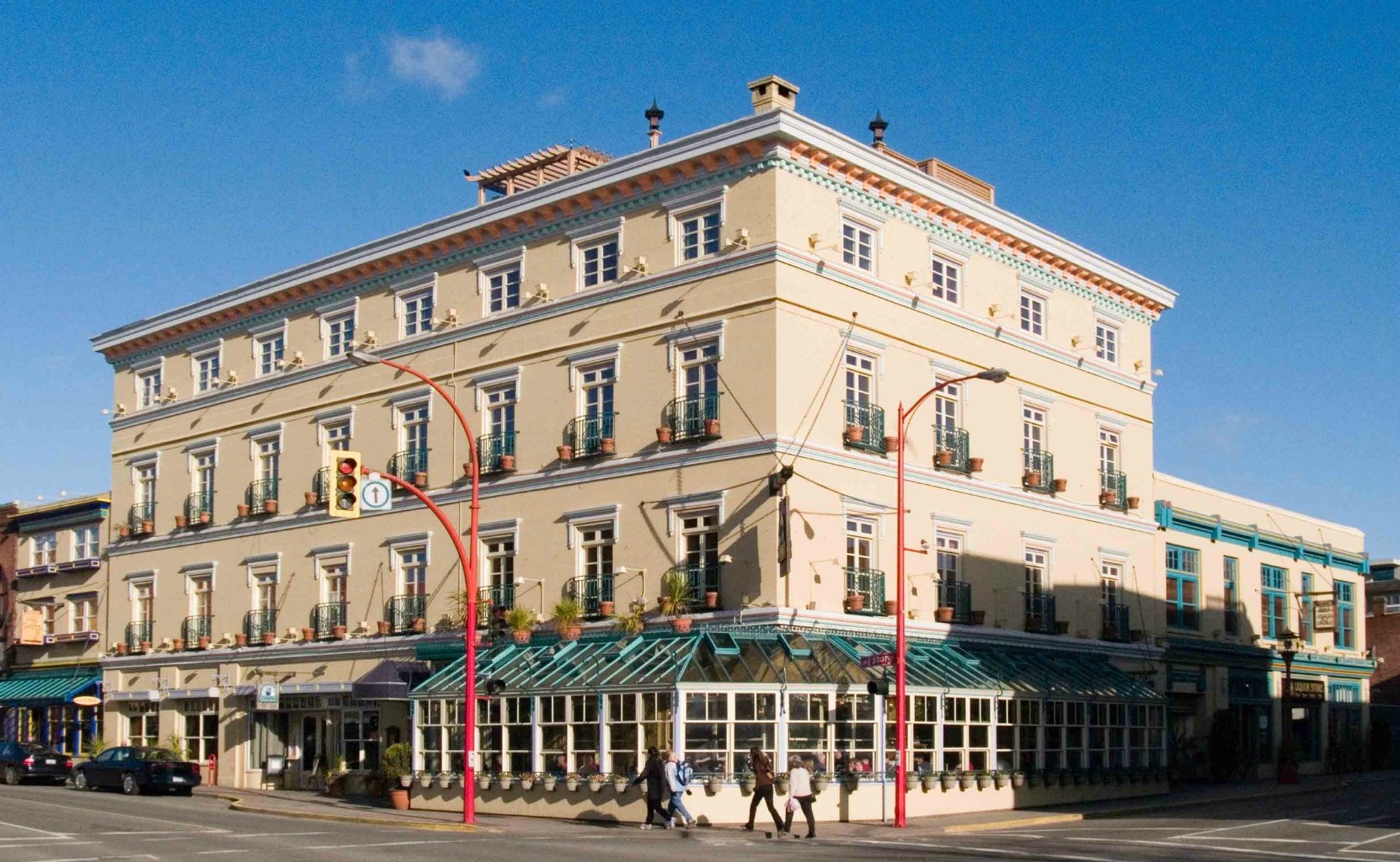 Swan's Hotel, originally built in 1913 by Milo S. Farwell as a warehouse for Scott & Peden, a grain and feed company. (photo by Victoria Online Sightseeing Tours)