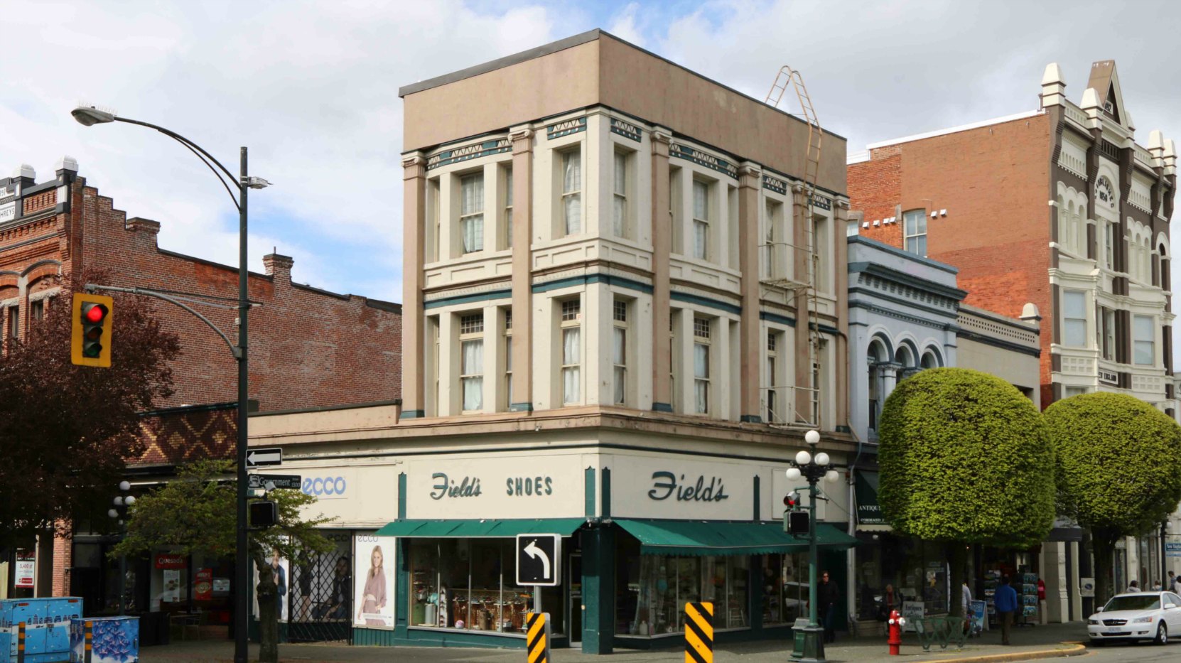 1300 Government Street, the Adelphi Building, built in 1891. (photo by Victoria Online Sightseeing Tours)