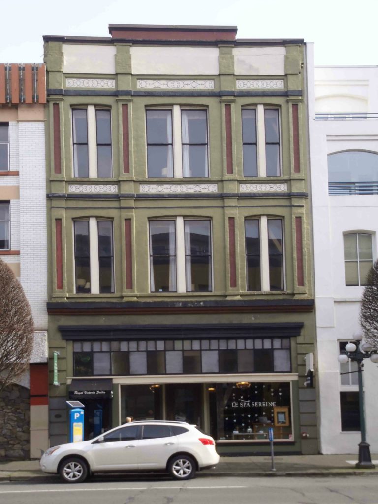 1411 Government Street, built in 1891 for the George Powell & Son hardware store. (photo by Victoria Online Sightseeing Tours)