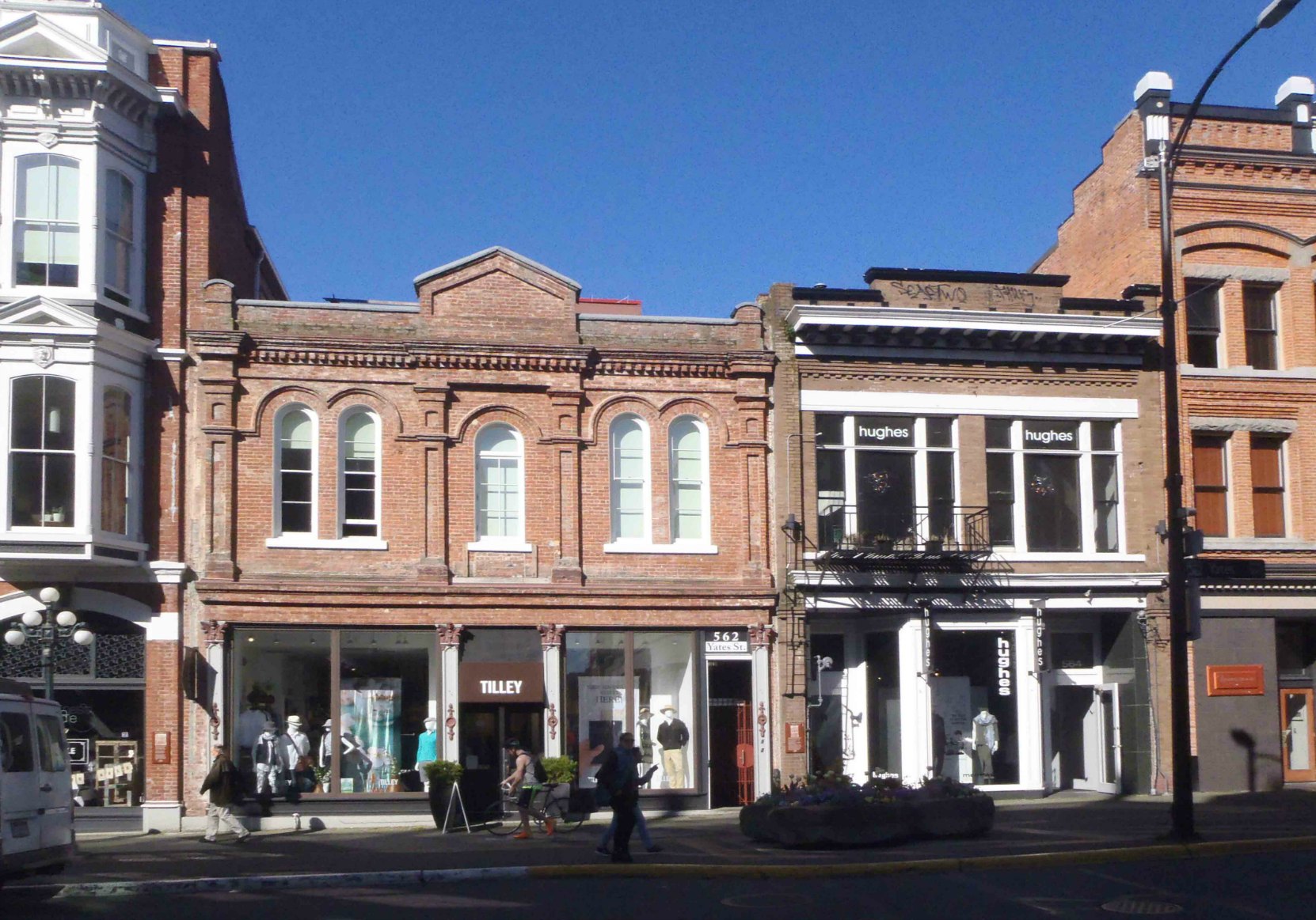 560-562 Yates Street (left) and 564 Yates Street (right).