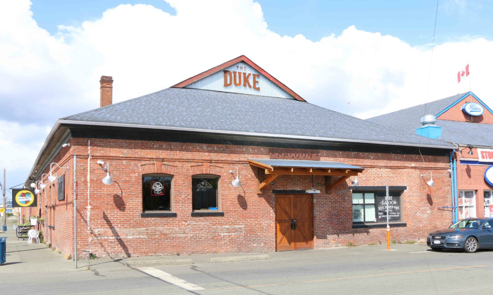 502 Discovery Street, built in 1901 by architect Francis Rattenbury for the B.C. Electric Railway Company, which used this building as its street car depot. (photo by Victoria Online Sightseeing Tours)