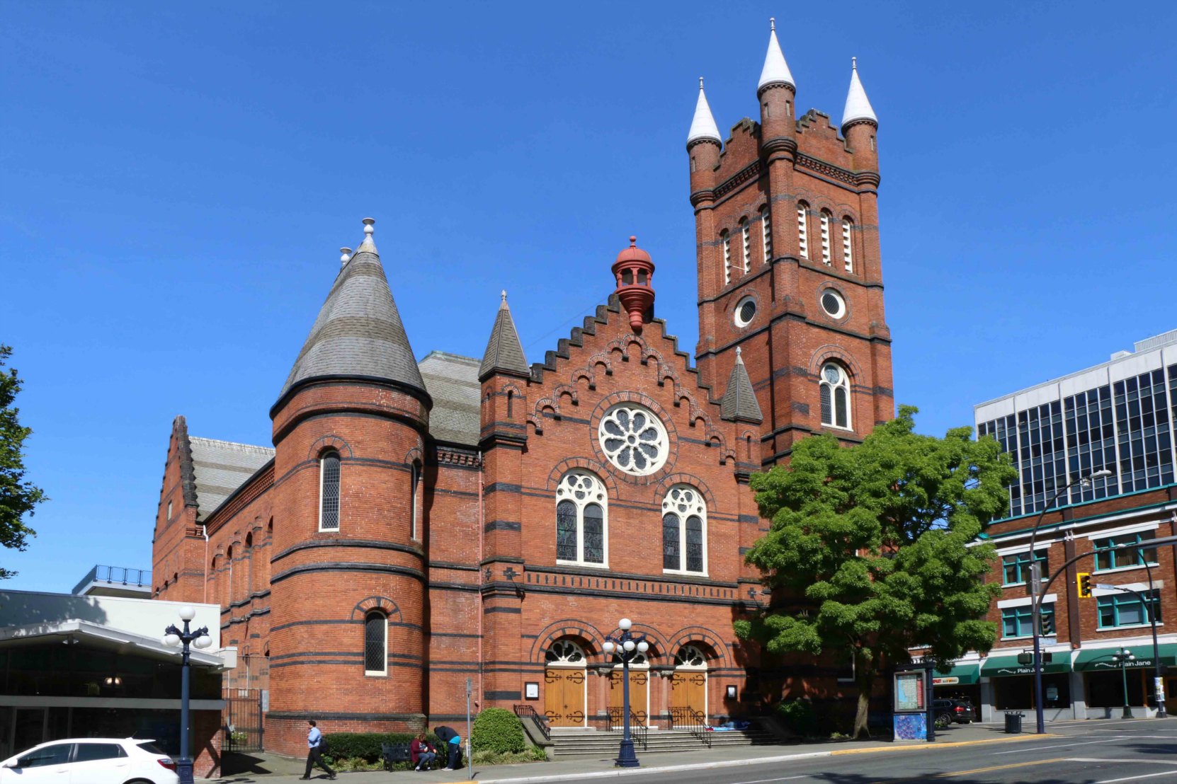 St. Andrew's Presbyterian Church, built in 1889-1890 by architect L. Butress Trimen. (photo by Victoria Online Sightseeing Tours)