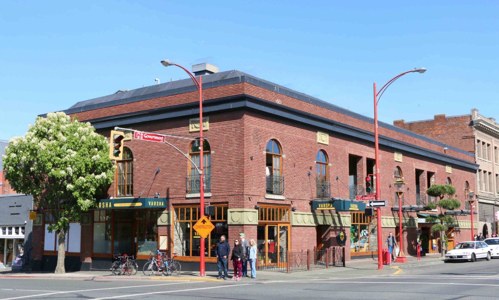 1600 Government Street, originally built in 1913 as the Kinemacolour Theatre. It is now residential and commercial condominiums. (photo by Victoria Online Sightseeing Tours)