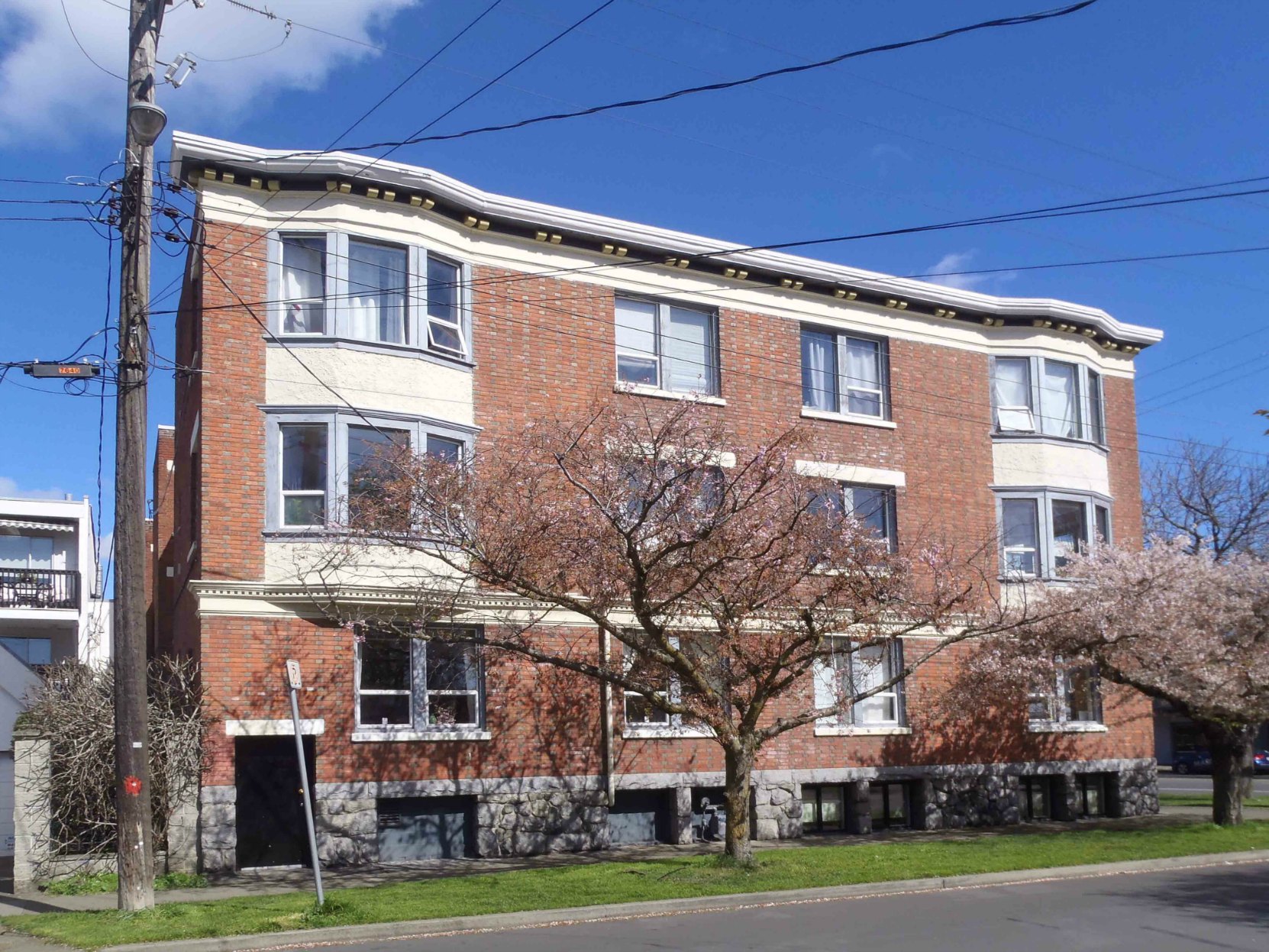 The Meares Street facade of October Mansion, 1030 Cook Street. This apartment building was built in 1910 by architect George Charles Mesher for Albert Todd.