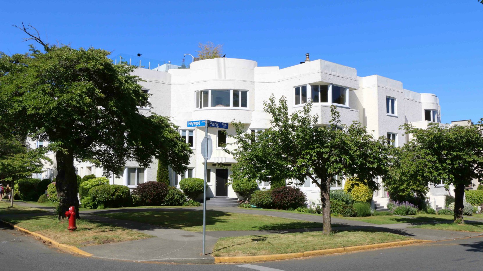 900 Park Boulevard, Tweedsmuir Mansions, built in 1936, is one of Victoria's best examples of Art Deco architecture