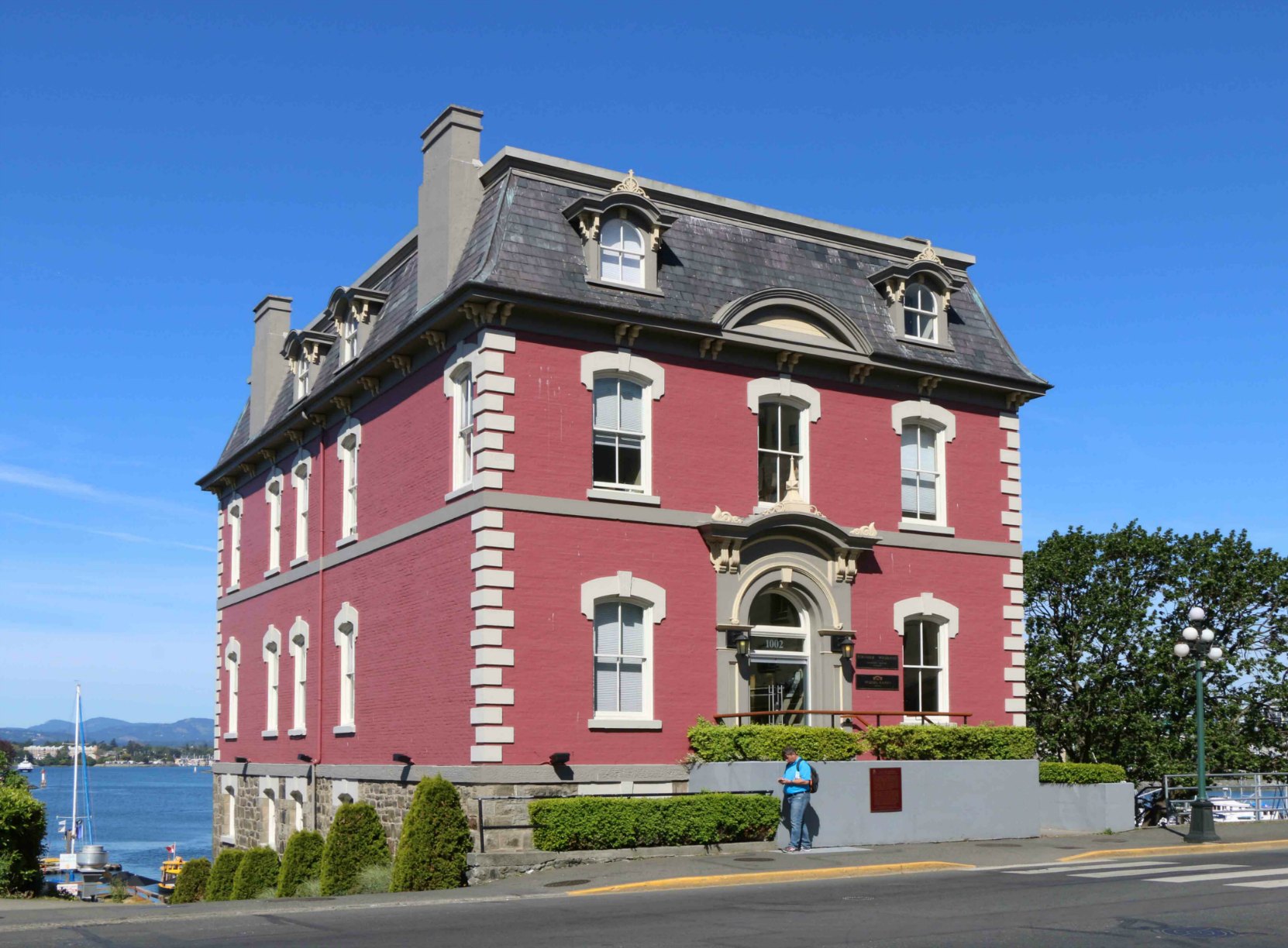The Customs House at 1002 Wharf Street, built in 1874, is described in Emily Carr's The Book of Small. (photo by Victoria Online Sightseeing)