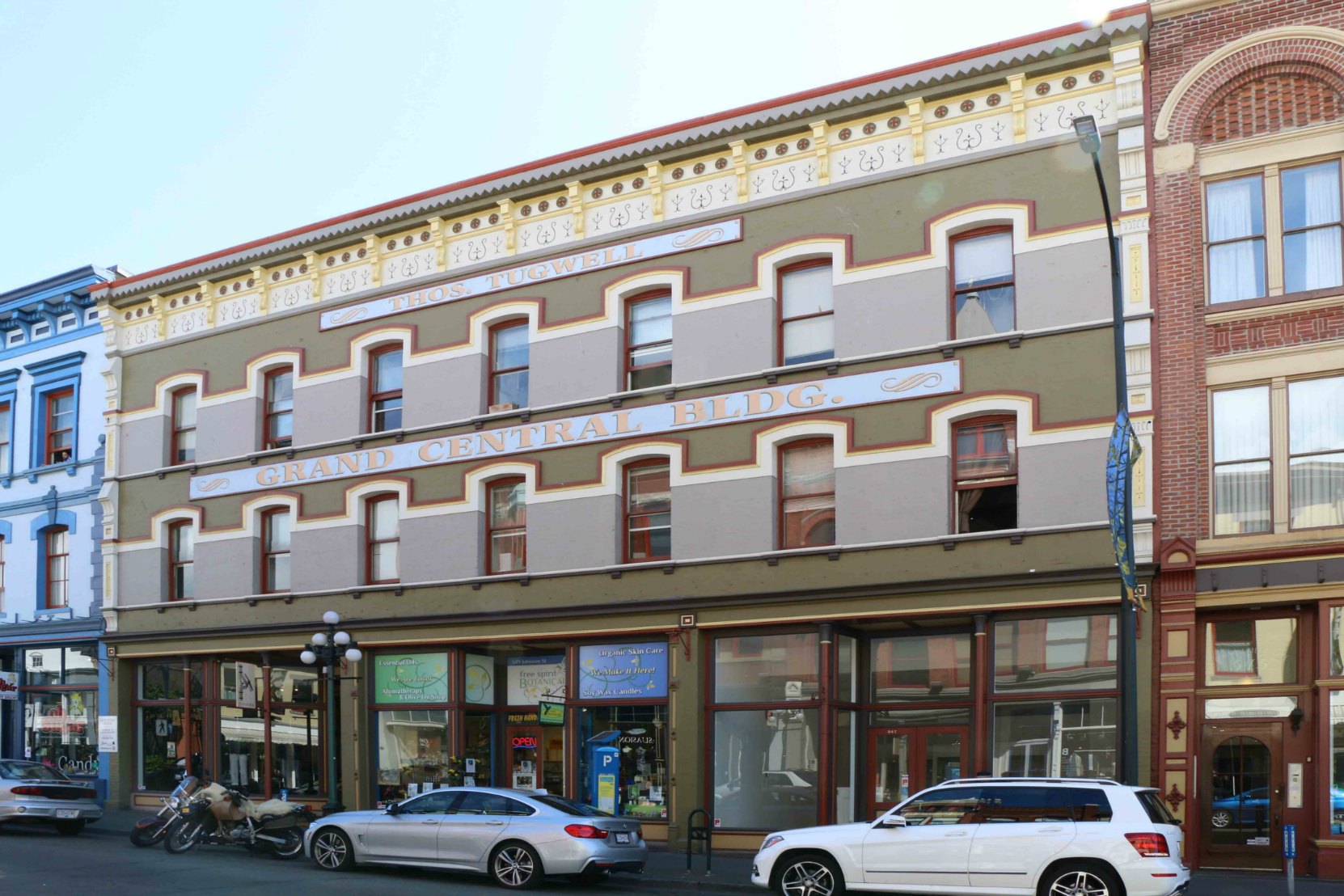 544-555 Johnson Street. Built in 1890 as the Colonial Hotel (photo by Victoria Online Sightseeing Tours)