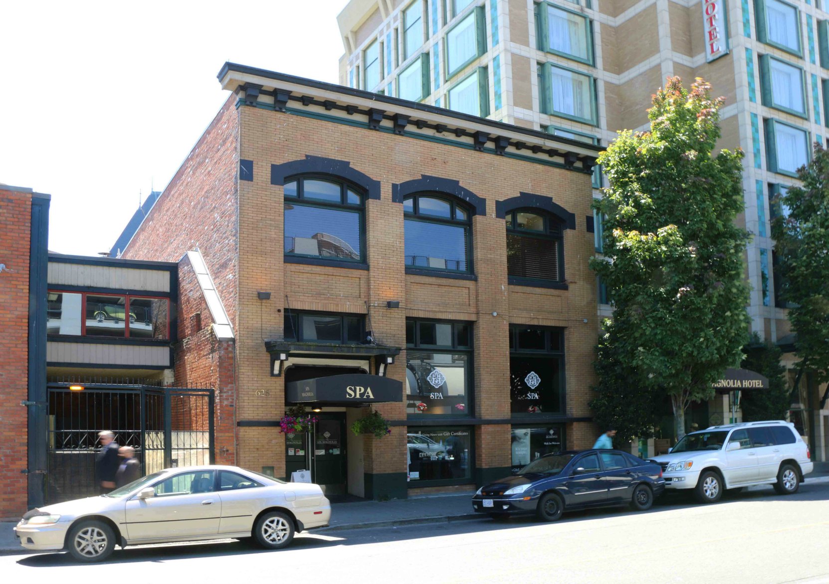 625 Courtney Street, built in 1911 by architect C. Elwood Watkins for Thomas Cusack (photo by Victoria Online Sightseeing Tours)