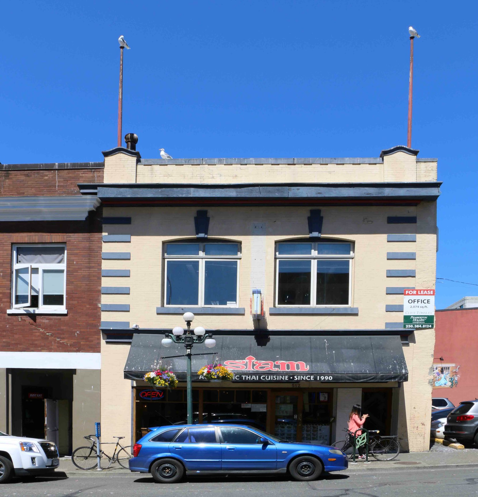 The Ker Block, 512-514 Fort Street. Designed by architect Francis Rattenbury in 1909 for David Russel Ker (photo by Victoria Online Sightseeing Tours)