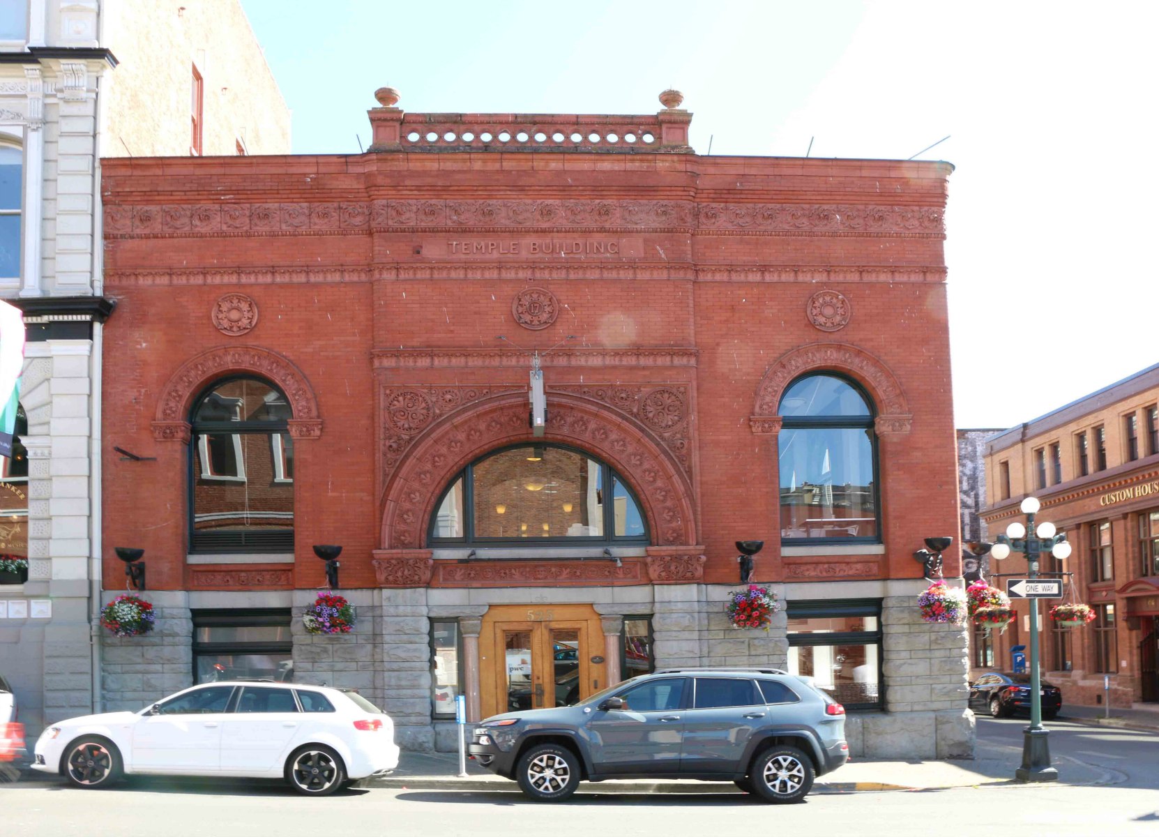 The Temple Building, 525 Fort Street, designed by architect Samuel Maclure (photo by Victoria Online Sightseeing Tours)