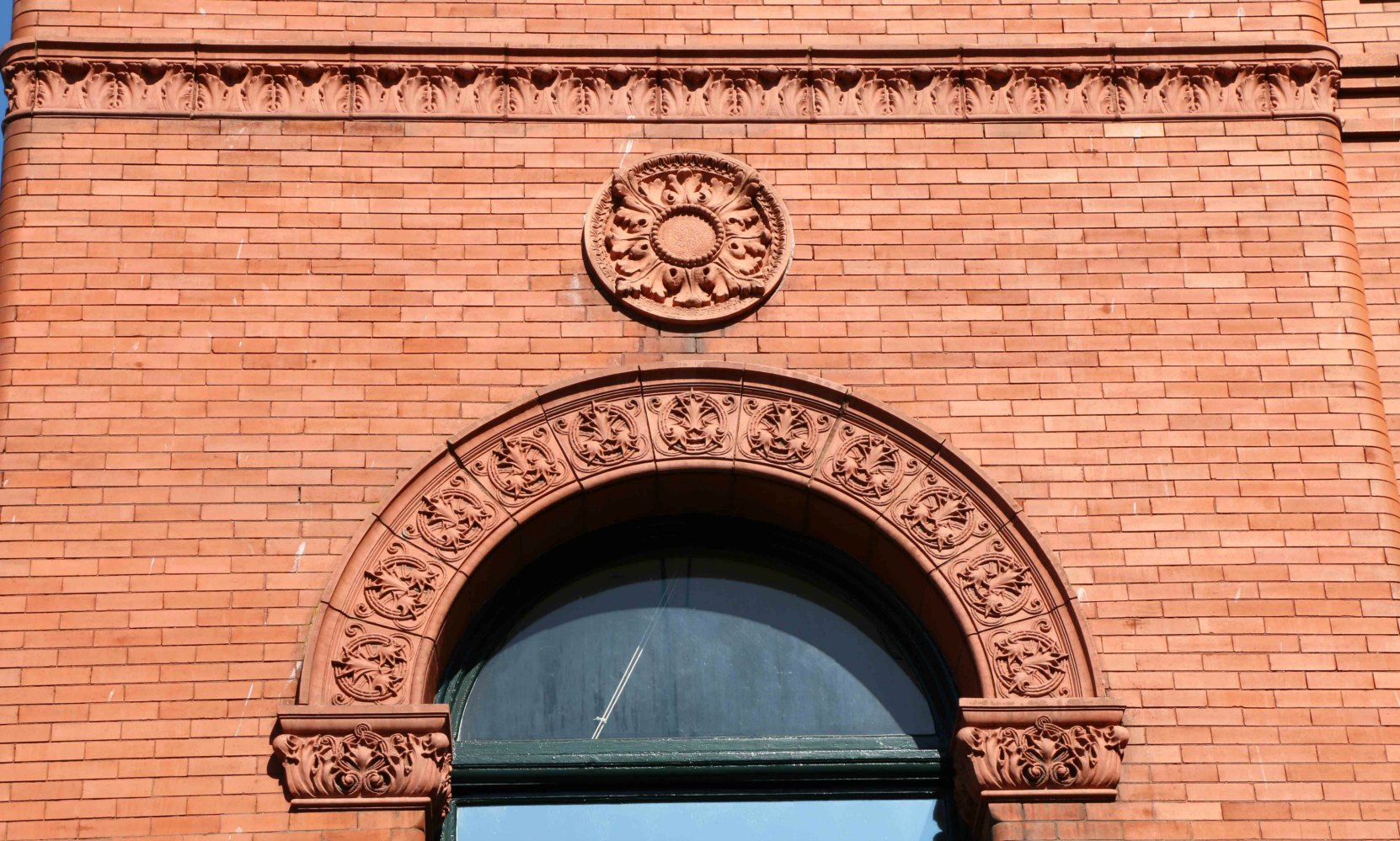 Architectural detail on the Temple Building, 525 Fort Street, designed by architect Samuel Maclure (photo by Victoria Online Sightseeing Tours)