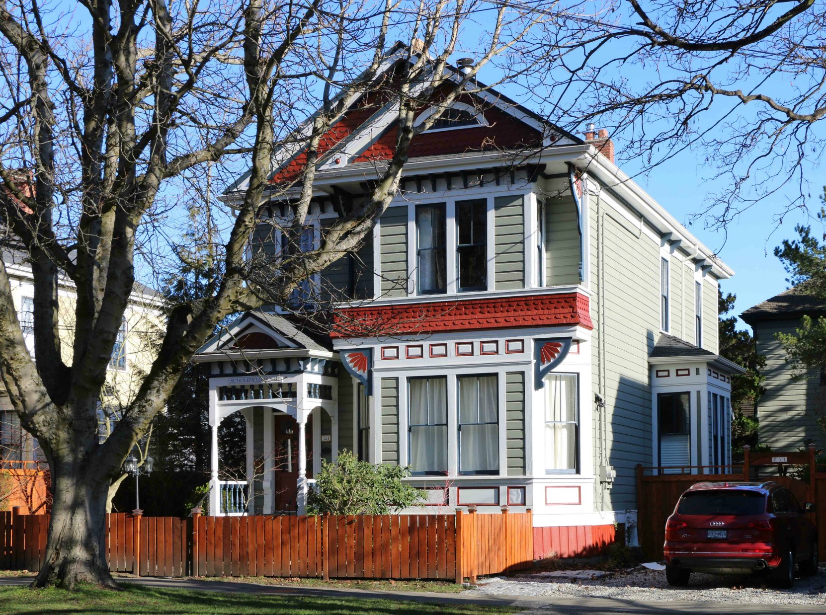 731 Vancouver Street, designed and built in 1892 by architect John Teague (photo by Victoria Online Sightseeing Tours)