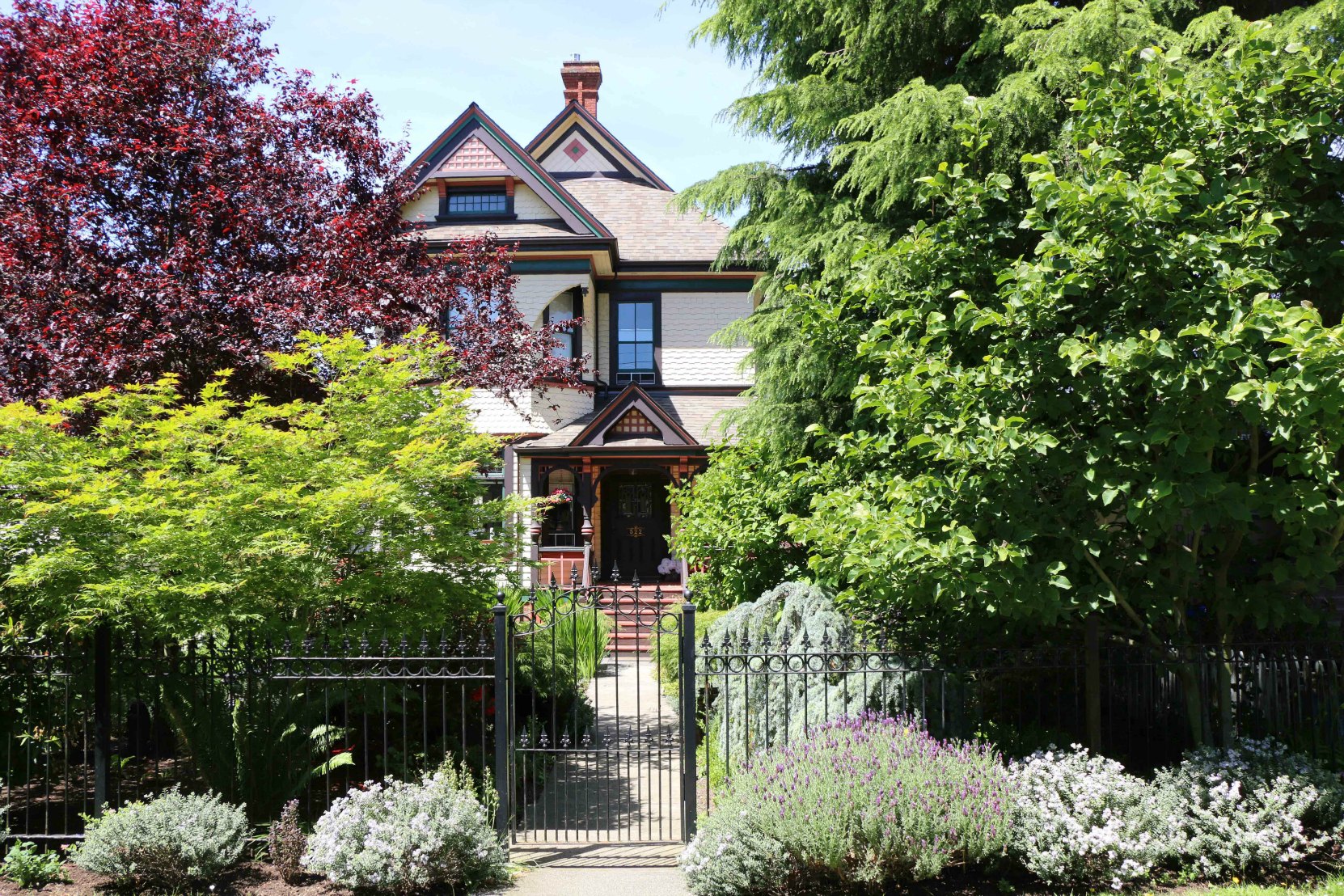 522 Quadra Street (photo by Victoria Online Sightseeing Tours)