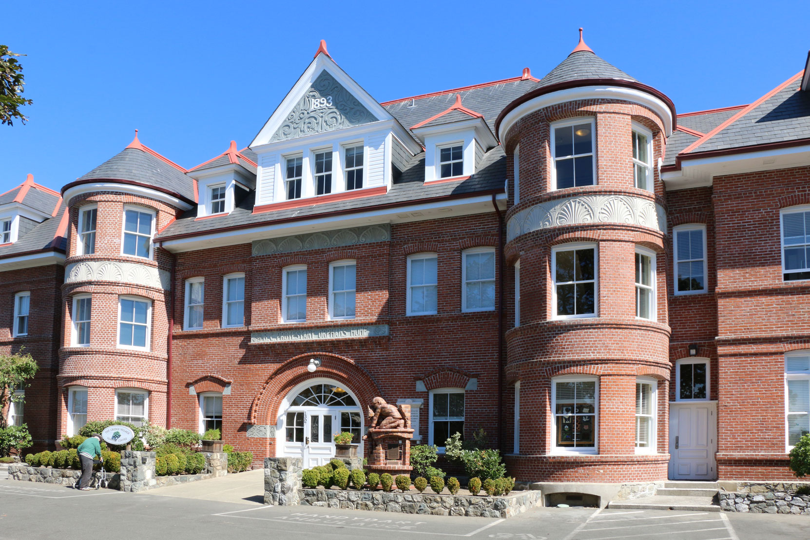 The Cridge Center, originally built in 1893 by architect Thomas Hooper as the B.C. Protestant orphans Home (photo by Victoria Online Sightseeing Tours)