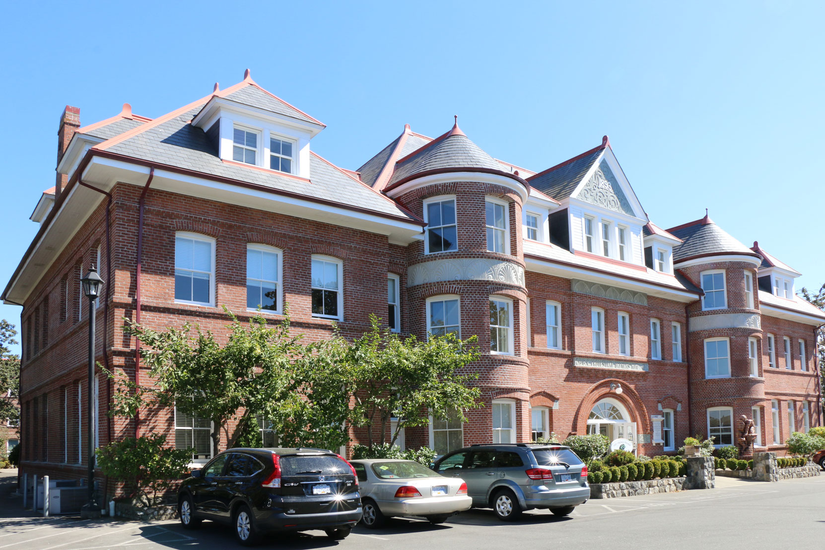 The Cridge Center, originally built in 1893 by architect Thomas Hooper as the B.C. Protestant orphans Home (photo by Victoria Online Sightseeing Tours)