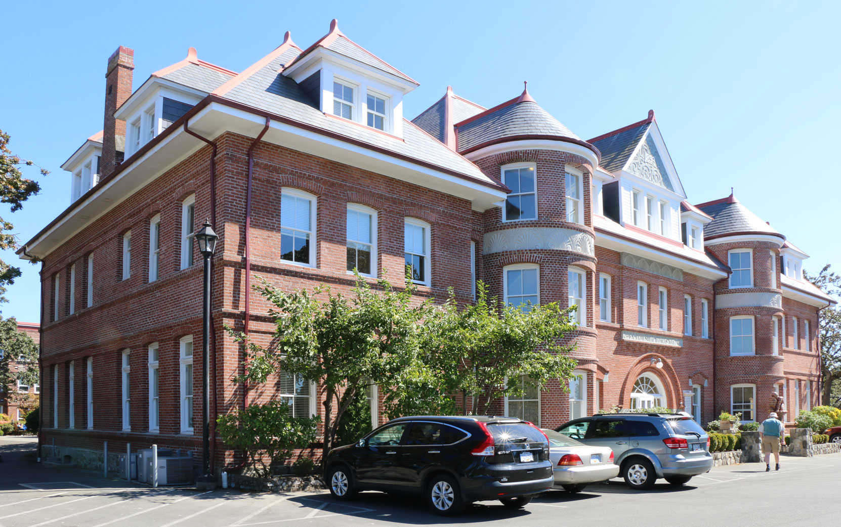 The Cridge Center, originally built in 1893 by architect Thomas Hooper as the B.C. Protestant orphans Home (photo by Victoria Online Sightseeing Tours)