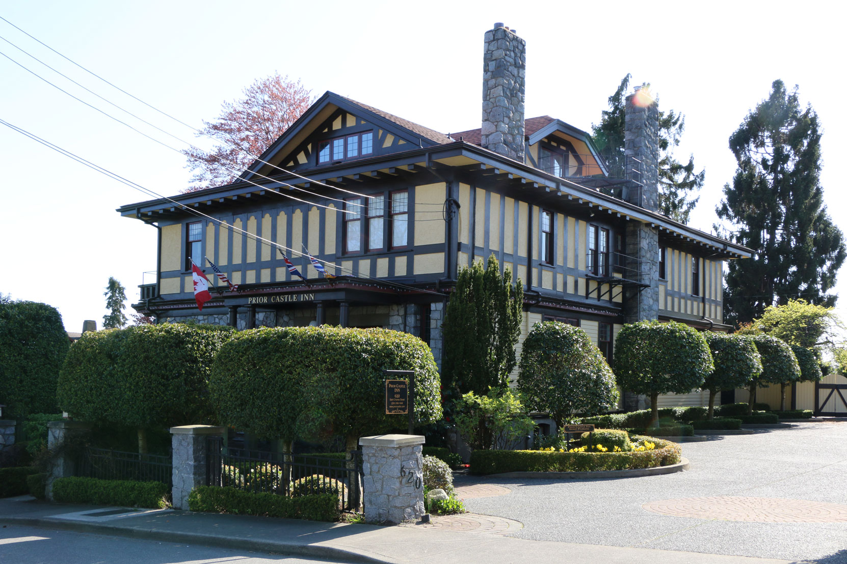 620 St. Charles Street, built in 1911 by architect William Ridgway Wilson for Col. Edward Gawlor Prior (photo by Victoria Online Sightseeing Tours)