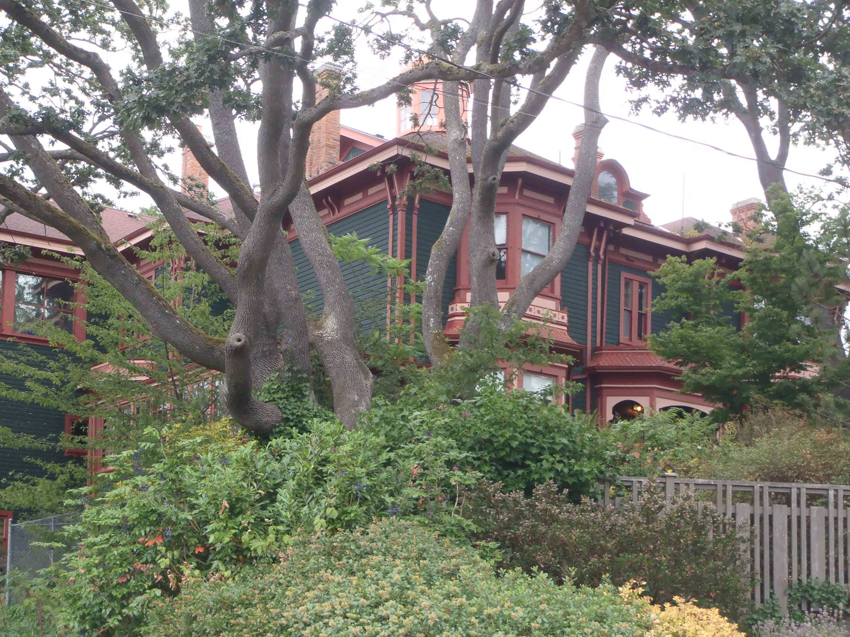 South elevation of the original 1888 section of 1040 Moss Street, now the Art Gallery of Greater Victoria (photo: Victoria Online Sightseeing Tours)