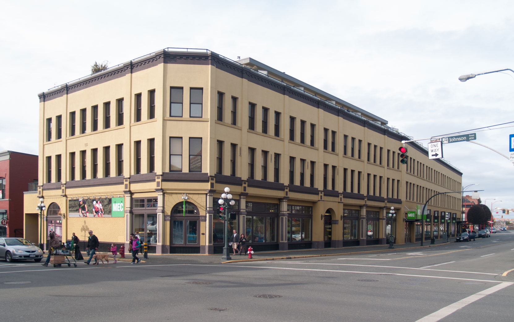 1400-1450 Government Street, built in 1892 by architect Thomas Hooper as the Victoria Hotel. (photo: Victoria Online Sightseeing Tours)