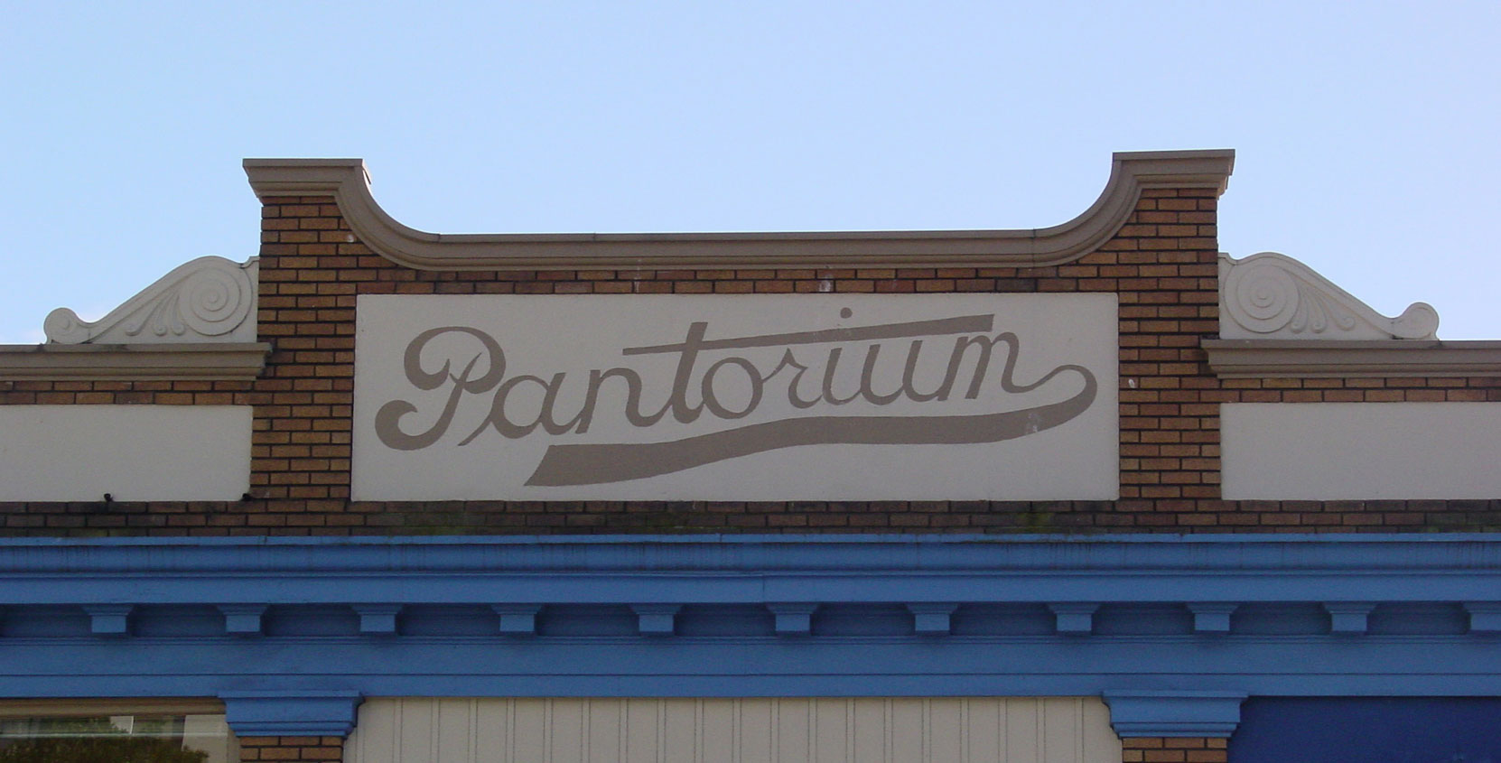 The original Pantorium sign is still visible on the front of 905 Fort Street (photo by Victoria Online Sightseeing)