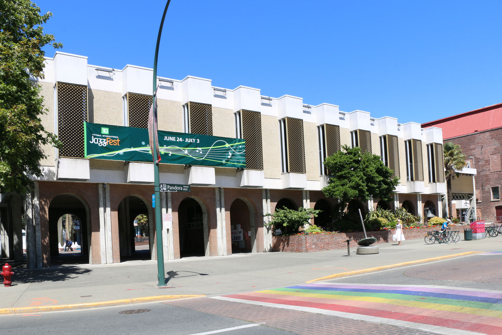 The City Hall Annex, built in 1963, contains the Victoria City Council Chamber. This view is from Pandora Avenue at Broad Street (photo by Victoria Online Sightseeing Tours)