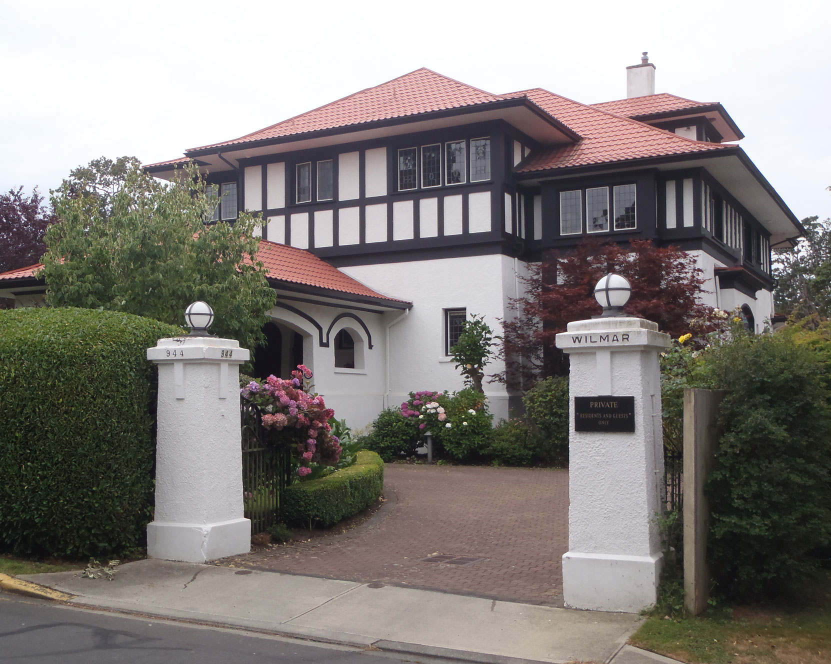 942-944 St. Charles Street, Wilmar. Built in 1909-1910 by architect Samuel Maclure for William and Mary Todd (photo: Victoria Online Sightseeing Tours Inc.)